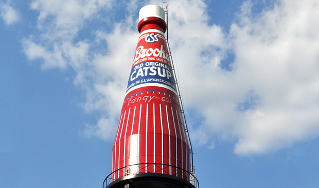 Крупнейшая в мире бутылка кетчупа: Коллинсвилл, Иллинойс Крупнейшая в мире бутылка кетчупа: Коллинсвилл, Иллинойс