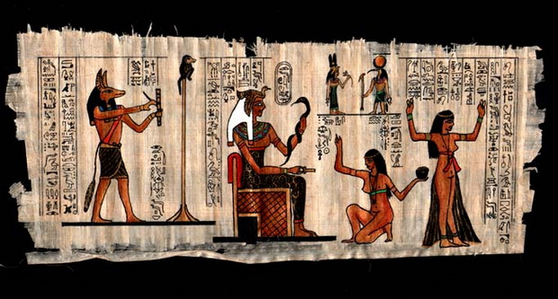 Лист папируса с рисунками и надписями Лист папируса с рисунками и надписями