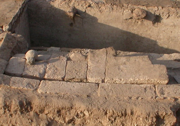 Раскопки на площадке для древнеегипетского боулинга Раскопки на площадке для древнеегипетского боулинга