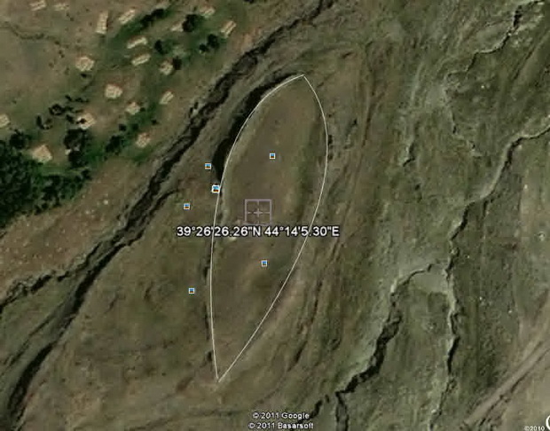 Якобы, остатки Ноева Ковчега в районе горы Арарат (карта Google) Якобы, остатки Ноева Ковчега в районе горы Арарат (карта Google)