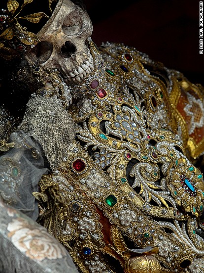 Скелет драгоценные камни