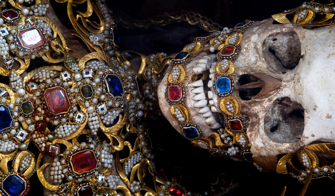 Скелет драгоценные камни